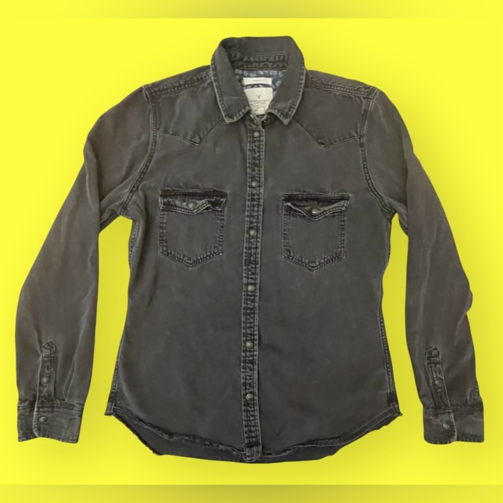 American Eagle Button-Up Shirt